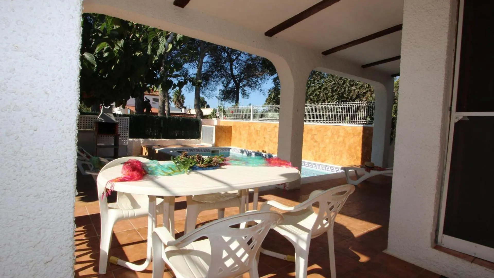 Vacaciones Frente Al Mar: Casa Con Wifi, Aire Opcional, Mascotas Bienvenidas Y Playa Para Perros - Es-184-24 Riumar Spain