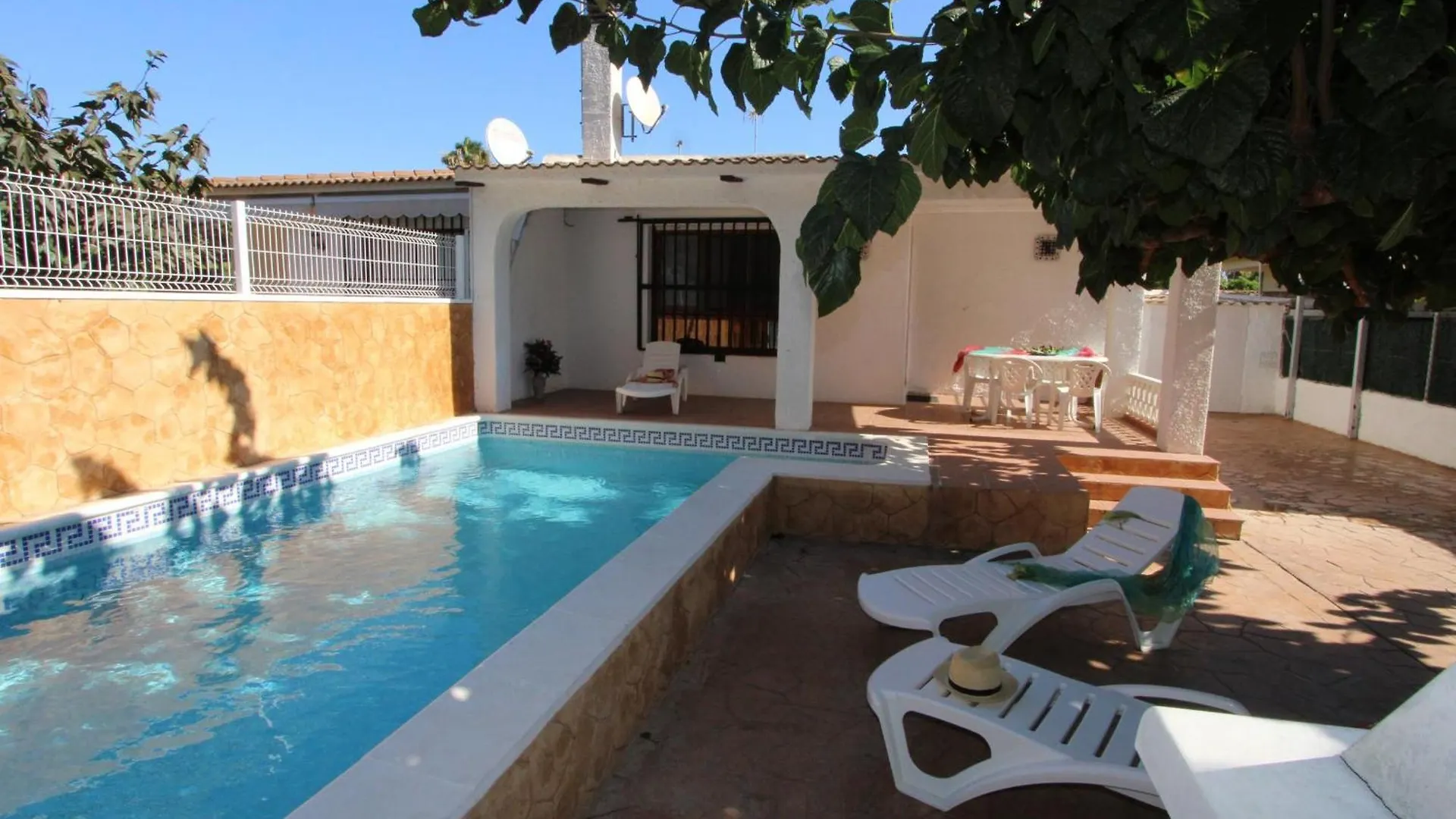 Holiday home Vacaciones Frente Al Mar: Casa Con Wifi, Aire Opcional, Mascotas Bienvenidas Y Playa Para Perros - Es-184-24 Riumar