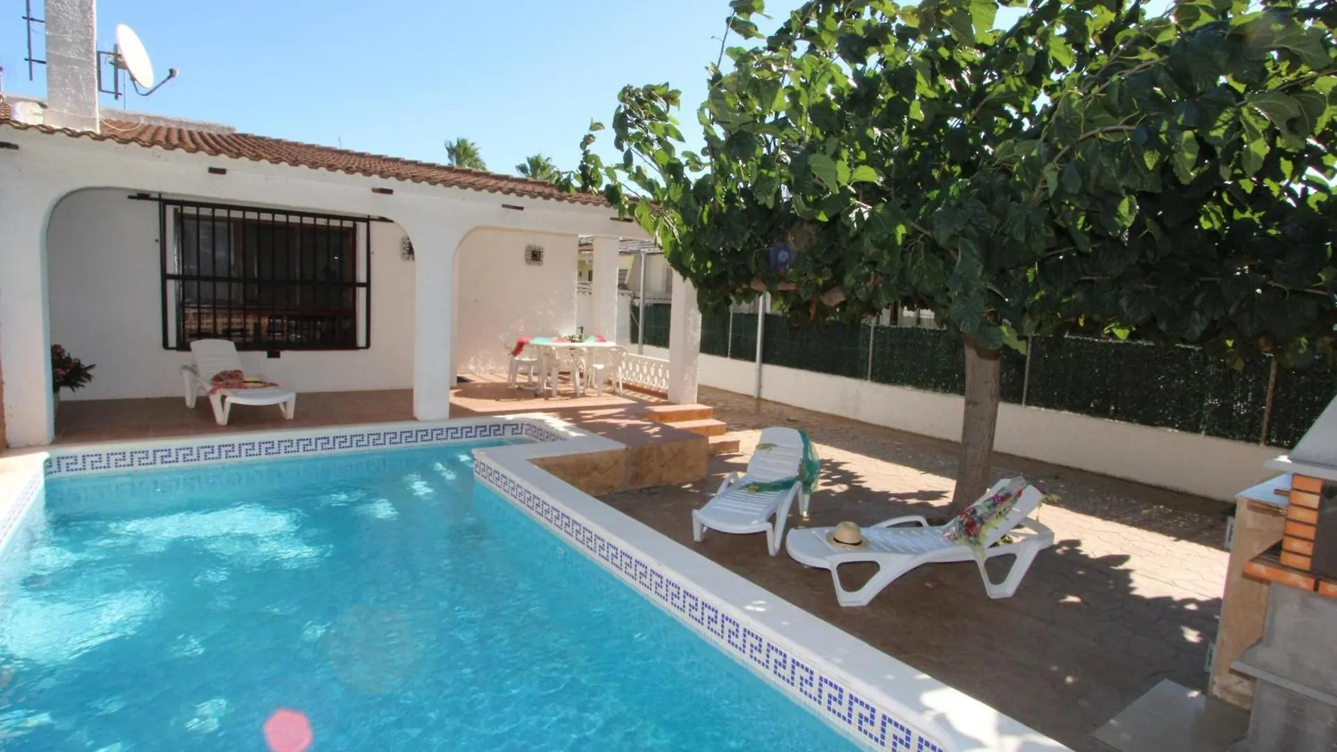 Vacaciones Frente Al Mar: Casa Con Wifi, Aire Opcional, Mascotas Bienvenidas Y Playa Para Perros - Es-184-24 Riumar Holiday home